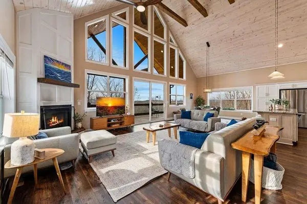 1016 Twisted Oak RD, Talking Rock, GA 30175