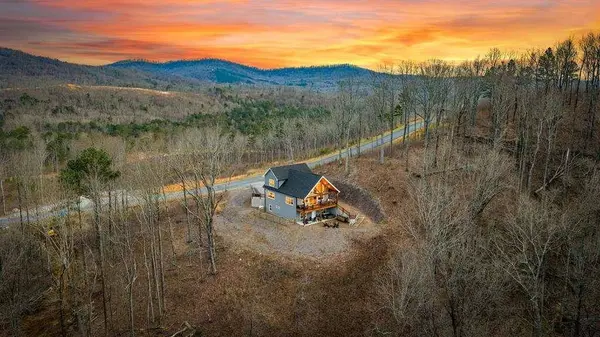 1016 Twisted Oak RD, Talking Rock, GA 30175