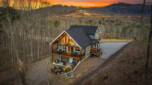 1016 Twisted Oak RD, Talking Rock, GA 30175