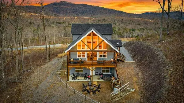 1016 Twisted Oak RD, Talking Rock, GA 30175