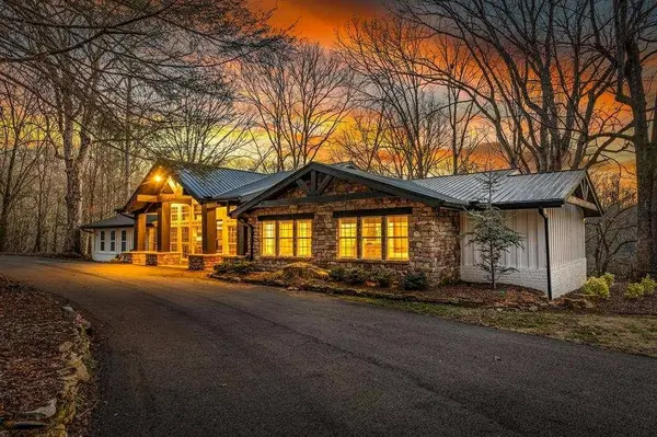 166 Red Oak LN, Mccaysville, GA 30555