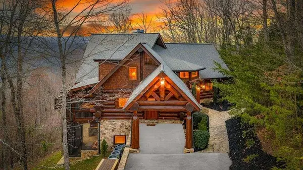 602 Overlook DR, Blue Ridge, GA 30513