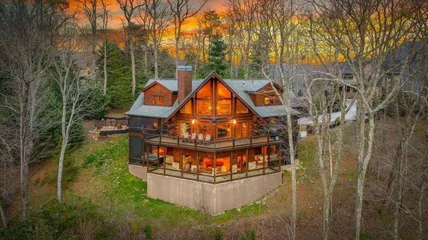 602 Overlook DR, Blue Ridge, GA 30513