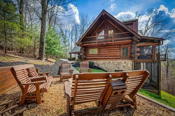 602 Overlook DR, Blue Ridge, GA 30513