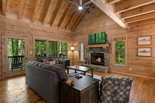 391 Little Bushy Head RD, Blue Ridge, GA 30513