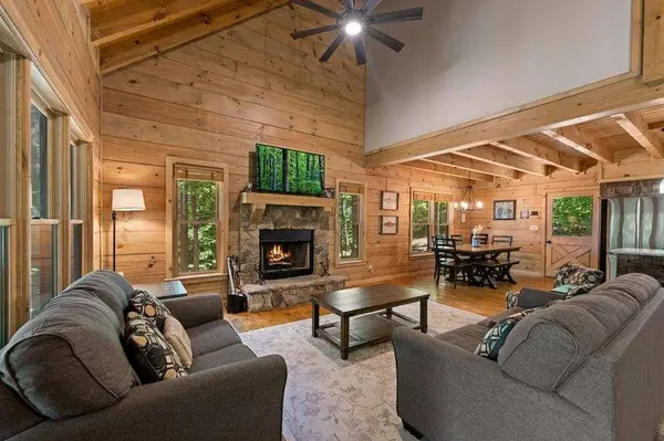 391 Little Bushy Head RD, Blue Ridge, GA 30513