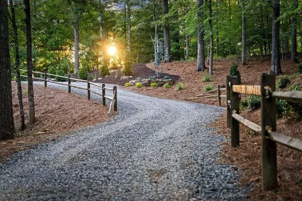 241 Wolf Creek Mountain RD, Mineral Bluff, GA 30559