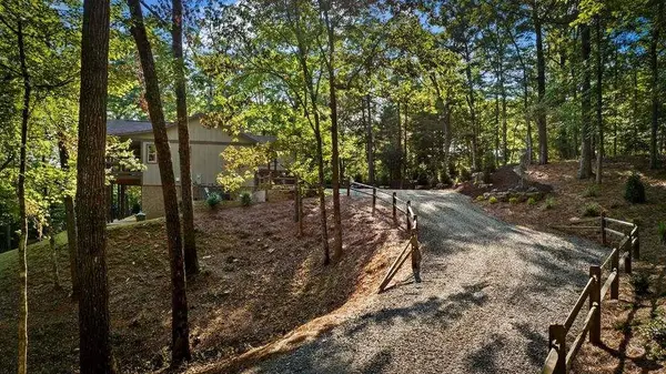 241 Wolf Creek Mountain RD, Mineral Bluff, GA 30559