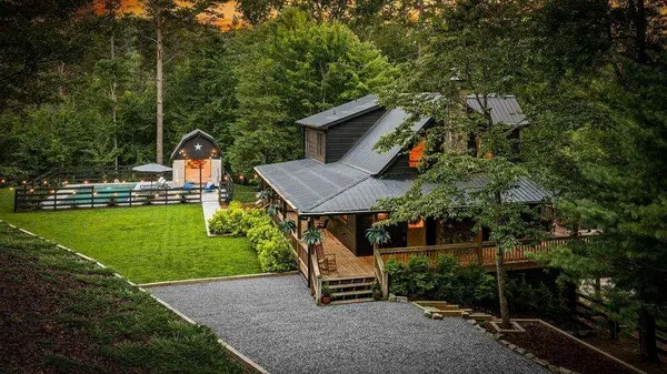 185 Austin Mountain RD, Copperhill, TN 37317