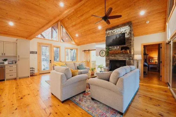 284 Lees Ride, Mccaysville, GA 30555
