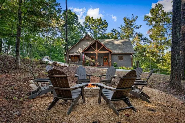 1081 Dills RD, Blue Ridge, GA 30513