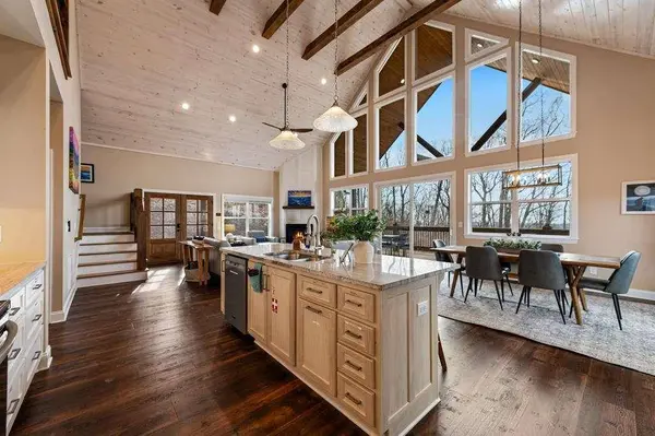 1016 Twisted Oak RD, Talking Rock, GA 30175