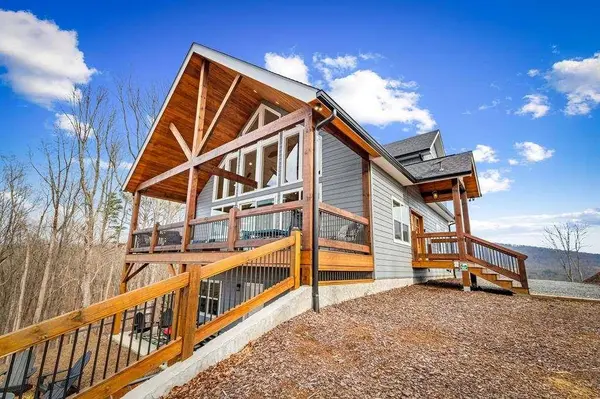 1016 Twisted Oak RD, Talking Rock, GA 30175
