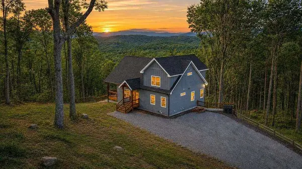1016 Twisted Oak RD, Talking Rock, GA 30175