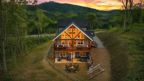1016 Twisted Oak RD, Talking Rock, GA 30175