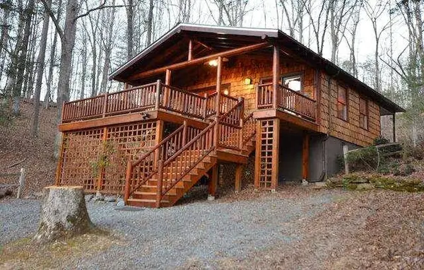 93 Valley LN, Mineral Bluff, GA 30559