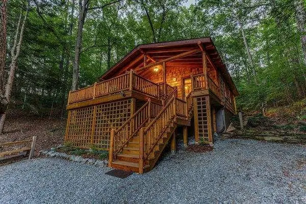 93 Valley LN, Mineral Bluff, GA 30559