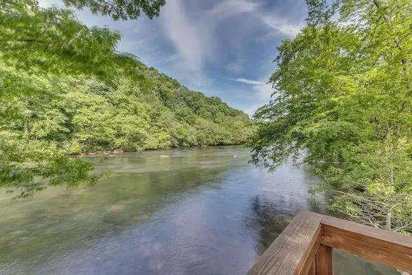 93 Valley LN, Mineral Bluff, GA 30559