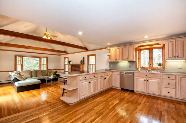 Discover Space, Style & Serenity in Duxbury