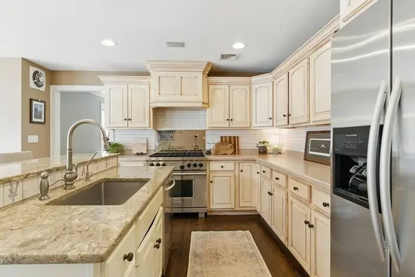 1 Harvest Dr, Kingston, MA 02364