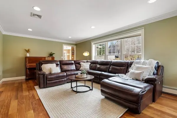 1 Harvest Dr, Kingston, MA 02364