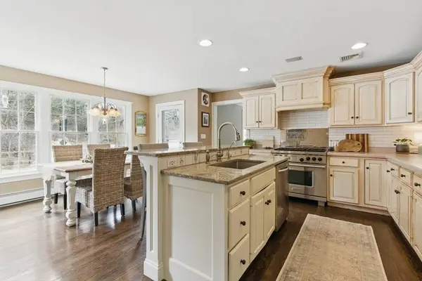 1 Harvest Dr, Kingston, MA 02364