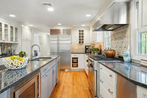 121 Forest St, Duxbury, MA 02332