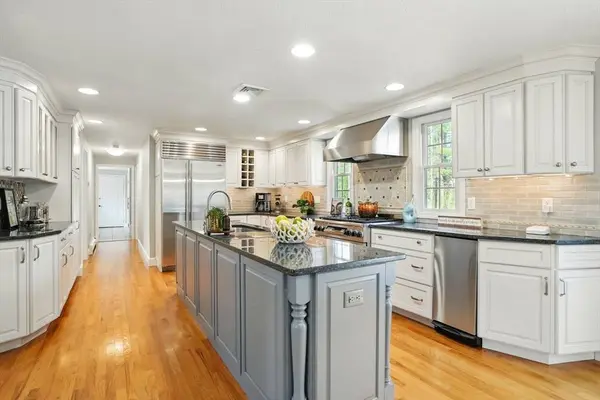 121 Forest St, Duxbury, MA 02332