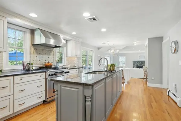 121 Forest St, Duxbury, MA 02332