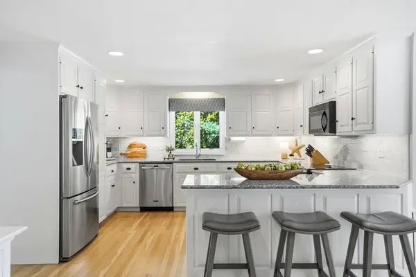 11 Simmons Dr, Duxbury, MA 02332