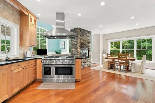 20 Hillside Ln, Duxbury, MA 02332