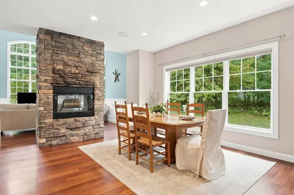 20 Hillside Ln, Duxbury, MA 02332