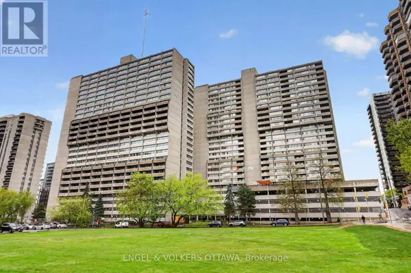530 Laurier AVE West #PH5, Ottawa, ON K1R7T1