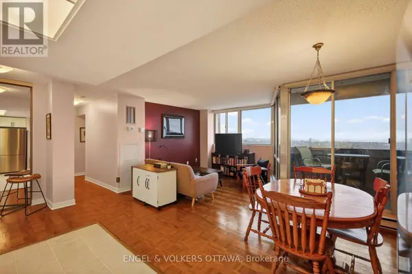 530 Laurier AVE West #PH5, Ottawa, ON K1R7T1