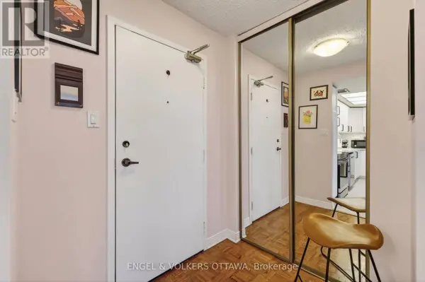 530 Laurier AVE West #PH5, Ottawa, ON K1R7T1