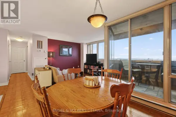 530 Laurier AVE West #PH5, Ottawa, ON K1R7T1