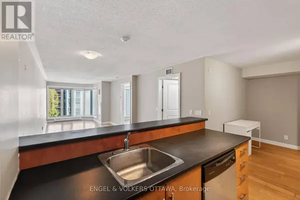 138 Somerset ST West #604, Ottawa, ON K2P0A3