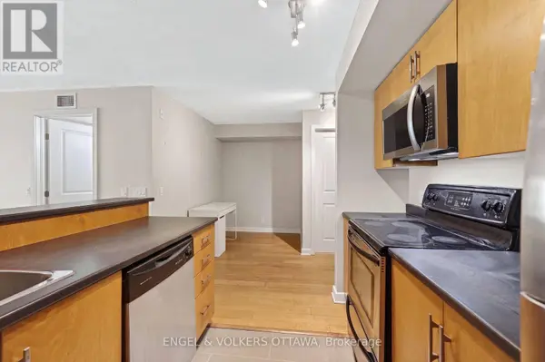138 Somerset ST West #604, Ottawa, ON K2P0A3