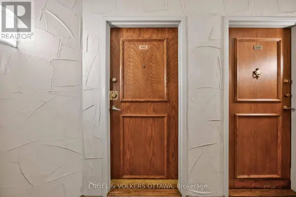 40 Arthur ST #203, Ottawa, ON K1R7T5