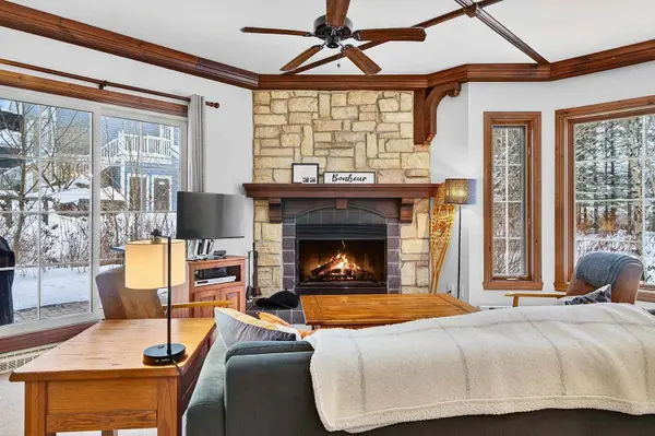 122 Ch. des Quatre-Sommets #1, Mont-tremblant, QC J8E1C6