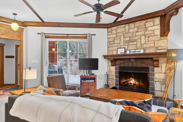 122 Ch. des Quatre-Sommets #1, Mont-tremblant, QC J8E1C6