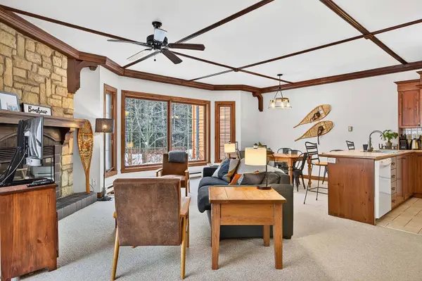122 Ch. des Quatre-Sommets #1, Mont-tremblant, QC J8E1C6