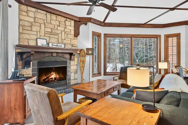 122 Ch. des Quatre-Sommets #1, Mont-tremblant, QC J8E1C6