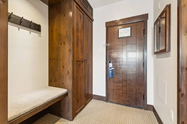 150 Ch. du Curé-Deslauriers #407, Mont-tremblant, QC J8E3M2