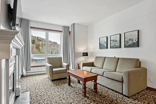 150 Ch. au Pied-de-la-Montagne #328-B, Mont-tremblant, QC J8E3M2