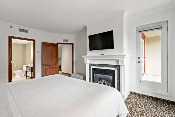 150 Ch. au Pied-de-la-Montagne #328-B, Mont-tremblant, QC J8E3M2