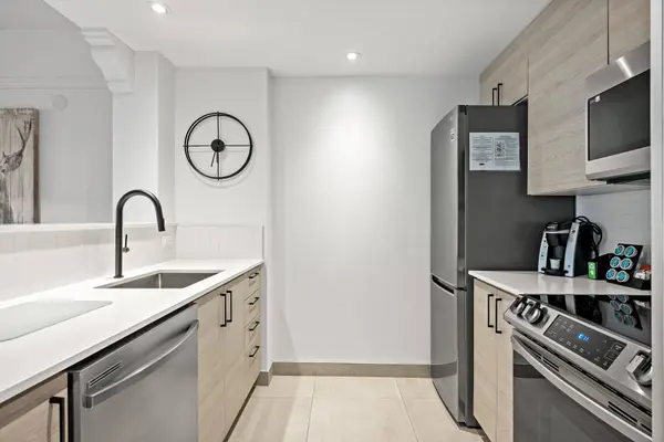 150 Ch. au Pied-de-la-Montagne #328-B, Mont-tremblant, QC J8E3M2
