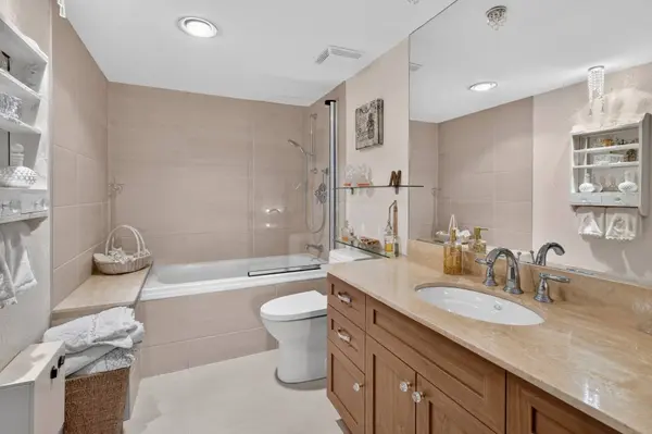 8075 Boul. St-Laurent #605, Brossard, QC J4X1Z8