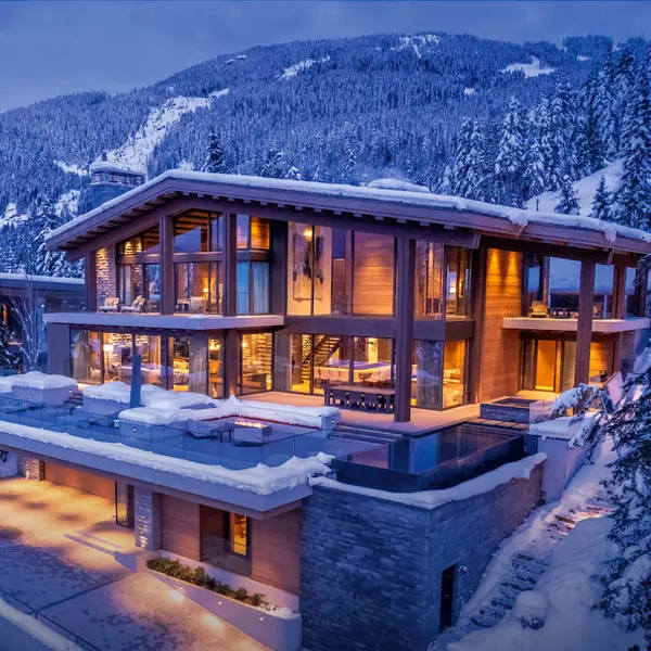 feature image of Discover the Fall Edition of Private Residences