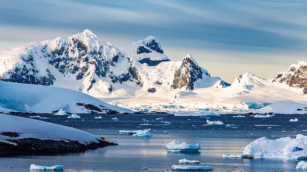 feature image of GLAMOUR – The new GG issue is here